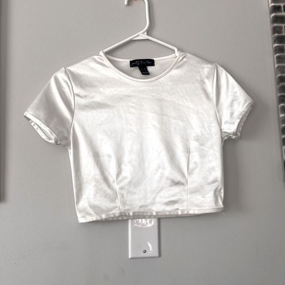 Silky white Cropped tee. - Picture 1 of 1